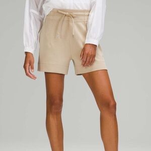 Lululemon Soft Ambitions High Rise Short 4” size 6